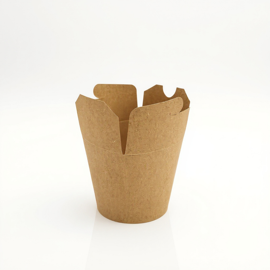 Offene Wok Box 16 oz aus Kraftkarton, befüllt mit asiatischen Nudeln