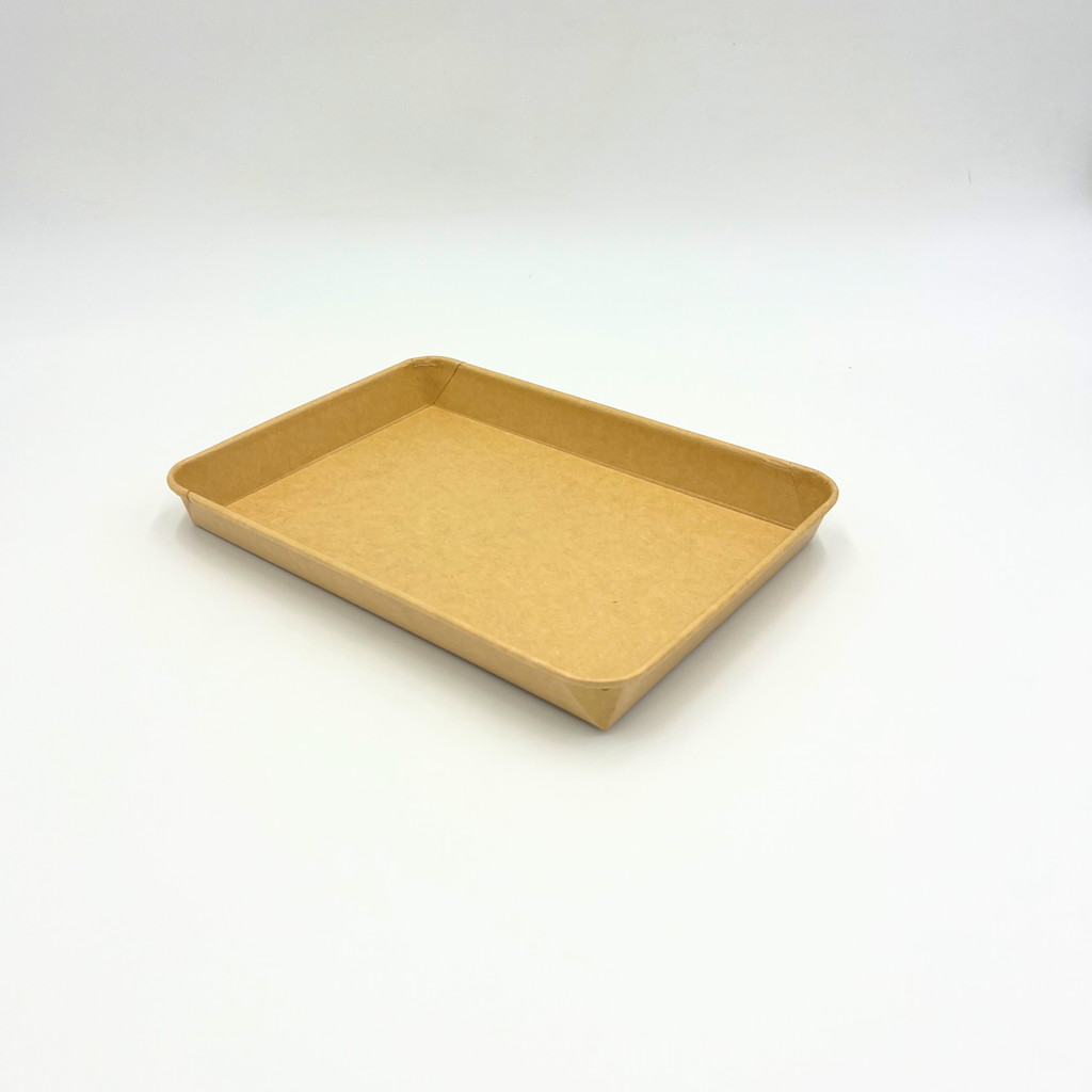 Rechteckige Kraftpapier-Schale 255 x 182 x 48 mm mit transparentem PET-Deckel, gefüllt mit frischem Salat – Seitenansicht